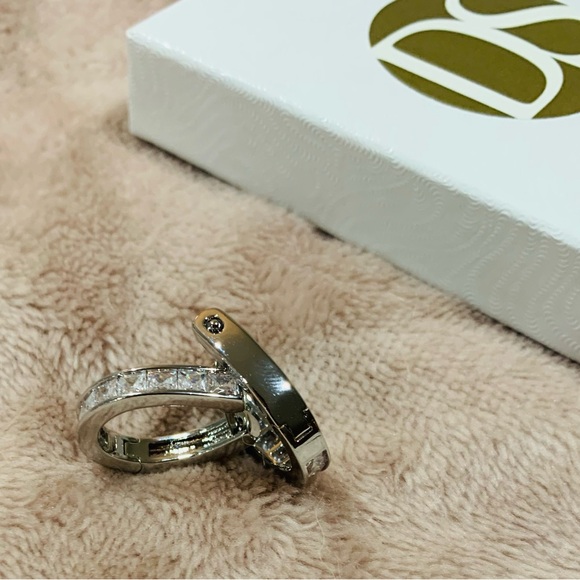 Daniela Swaebe Huggie Earrings - Picture 2 of 7